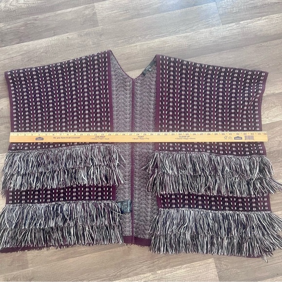 GUESS Charlotte Jacquard Poncho Jacket Cape One Size Sweater Knit Poncho - Picture 10 of 13